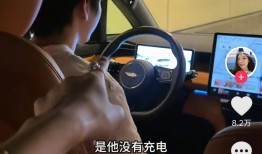 31万粉丝女网红隧道堵车笑称出门没充电妆容精致被吐槽摆拍