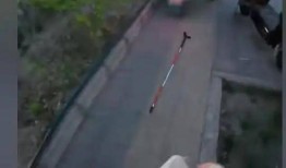 盲人网红彻底凉了！自导自演盲道被撞戏码消费全网善意终被刑拘